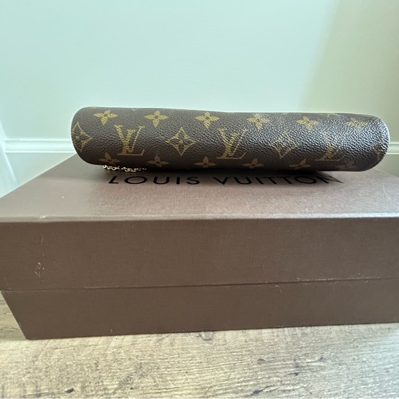 Louis Vuitton Eva Monogram Handbag. - Picture 16 of 16